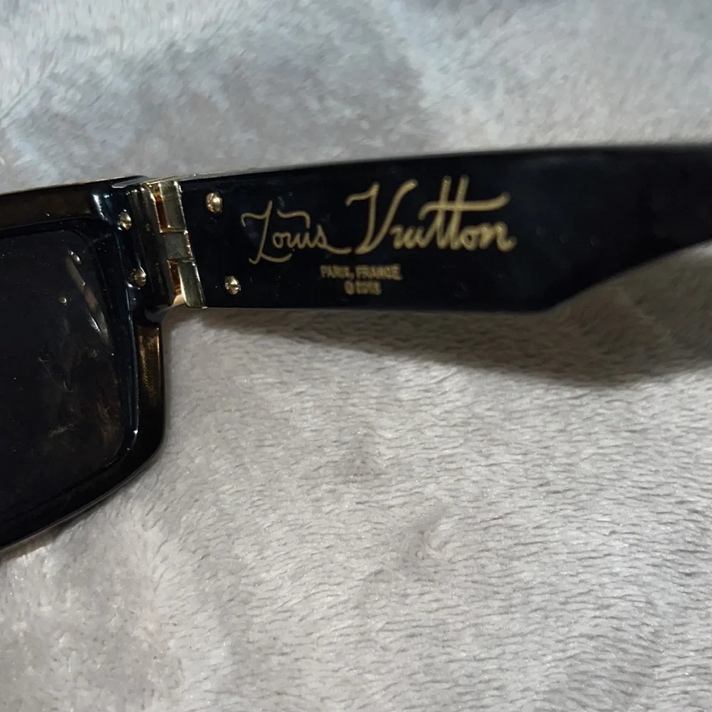 Shades - Picture 3 of 6